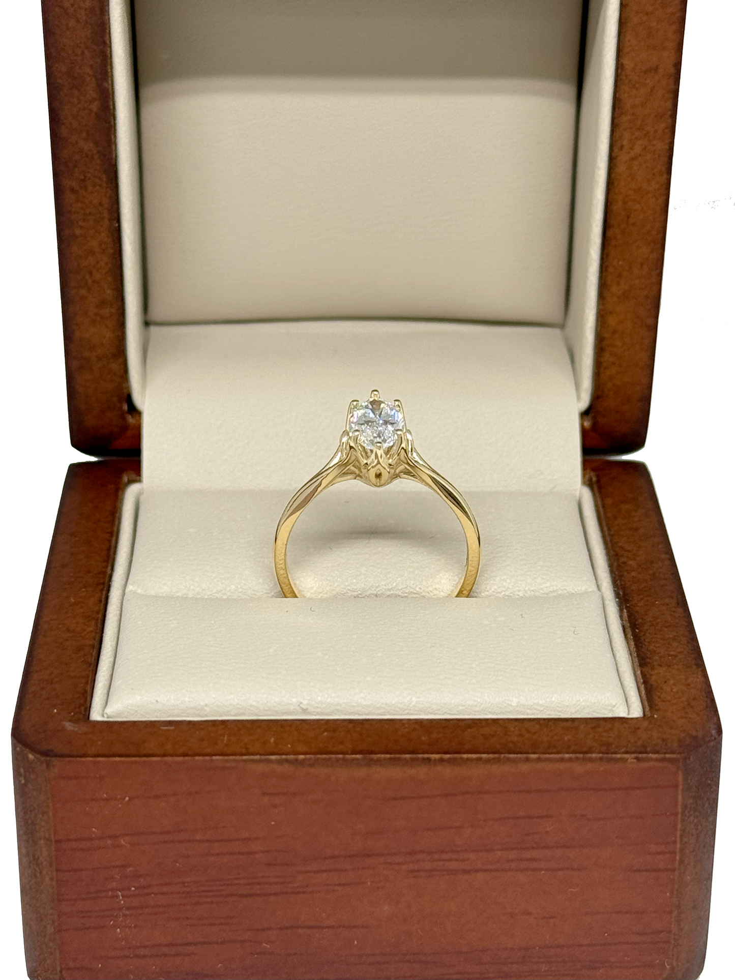 Anillo de Compromiso en Oro Amarillo de 14K con Diamante de Laboratorio Corte Marquíz (1.02 ct) DJL020