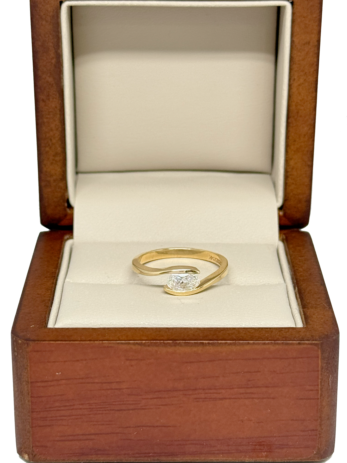 Anillo de Compromiso de 14K con Diamante de Laboratorio Corte Oval (.44 ct) DJL021