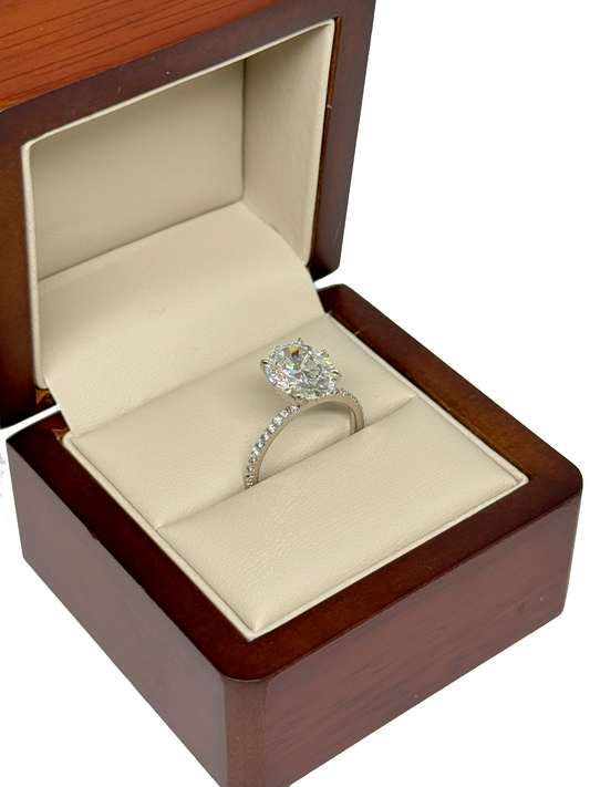 Anillo de Compromiso en Oro Blanco de 14K con Diamante de Laboratorio Corte Oval (3.04 ct) DJL024