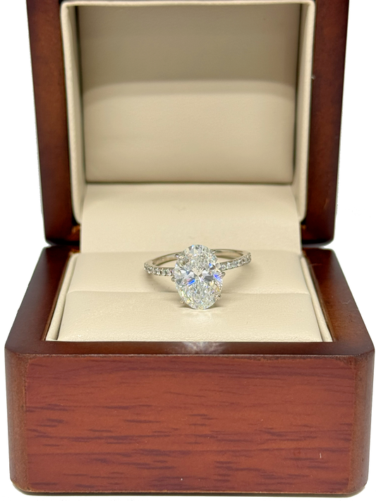 Anillo de Compromiso en Oro Blanco de 14K con Diamante de Laboratorio Corte Oval (3.04 ct) DJL024