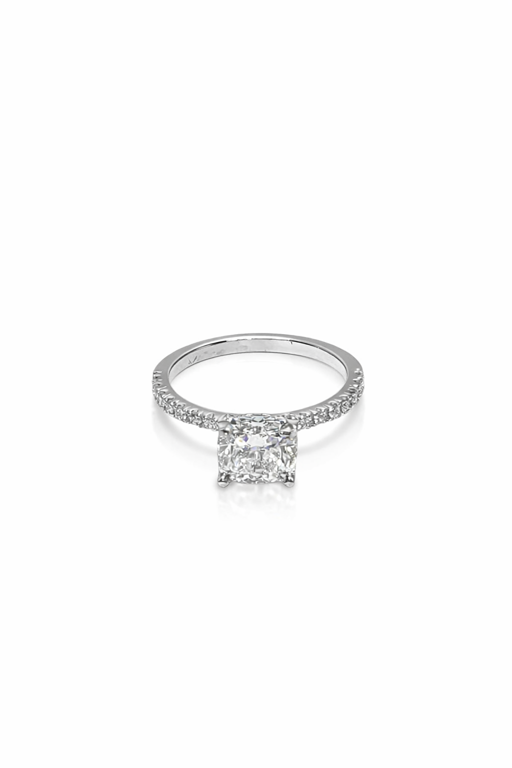 Anillo de Compromiso en Oro Blanco de 14K con Diamante de Laboratorio Corte Cushion (1.50 ct) DJL044